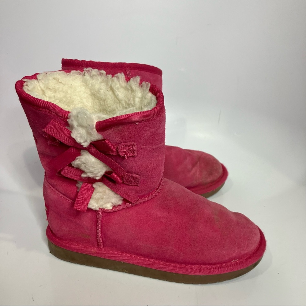 Koolaburra by UGG Victoria short boots in pink suede bows shearling girls size 2